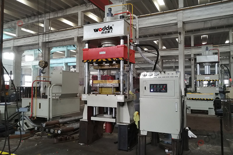 不鏽(xiù)鋼托盤拉(la)伸液壓機(ji)