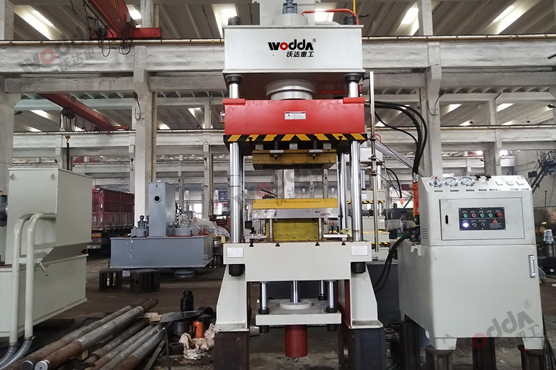 不鏽(xiù)鋼托盤拉(lā)伸液壓機(ji)