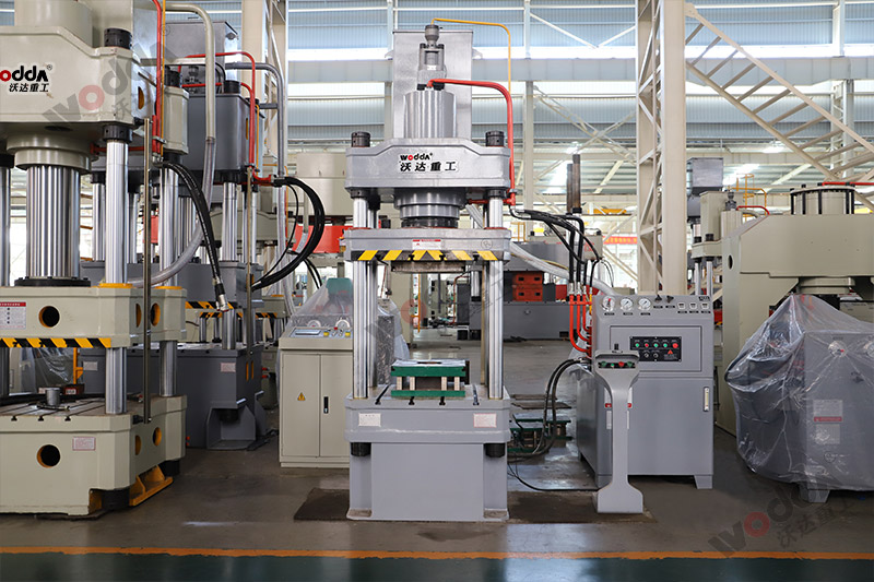 200噸五金配件成型(xíng)液壓機 200噸五金配(pei)件成型液壓機