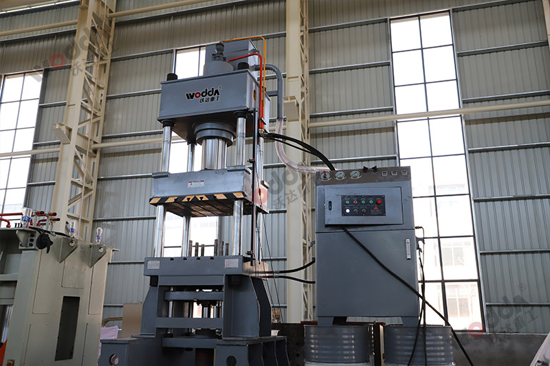 200噸輪毂拉伸成(cheng)型液壓機 200噸輪毂(gū)拉伸成型液壓機(ji)