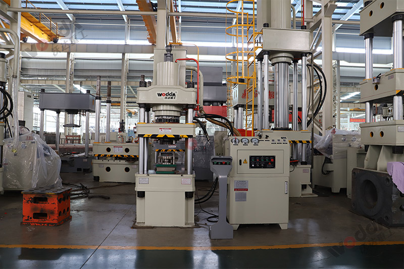 200噸不鏽鋼(gang)蓋拉伸液壓機(ji) 200噸不鏽鋼蓋拉(la)伸液壓機