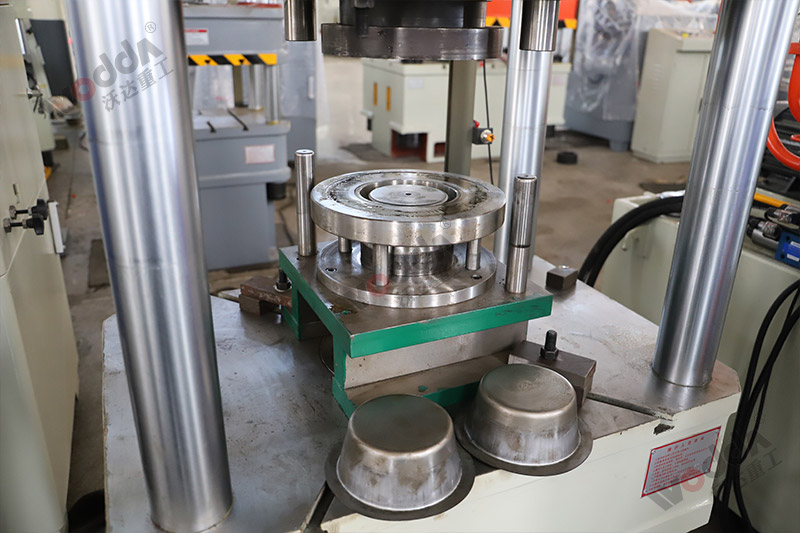 拉伸(shēn)液壓機 拉伸液(yè)壓機