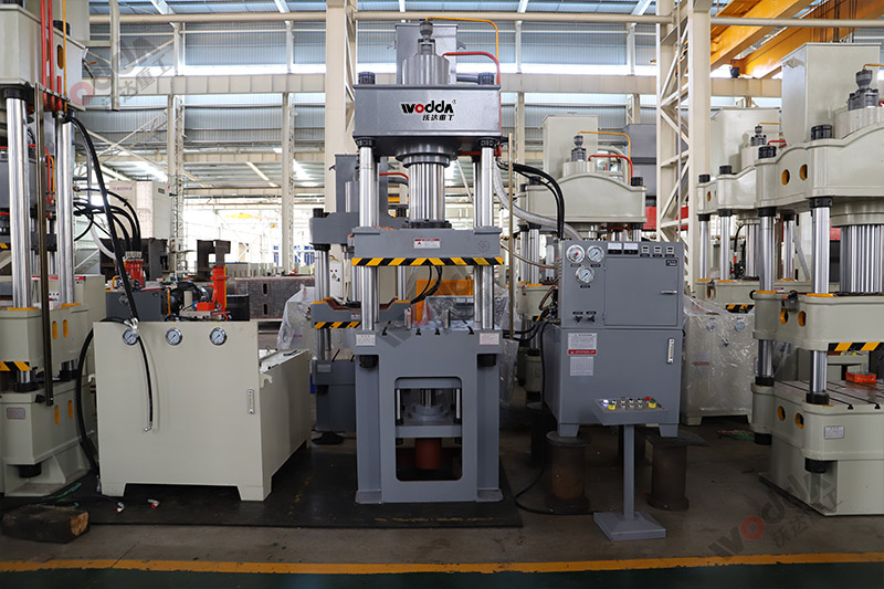 200噸拉伸(shēn)液壓機(jī) 200噸拉伸(shen)液壓機(jī)