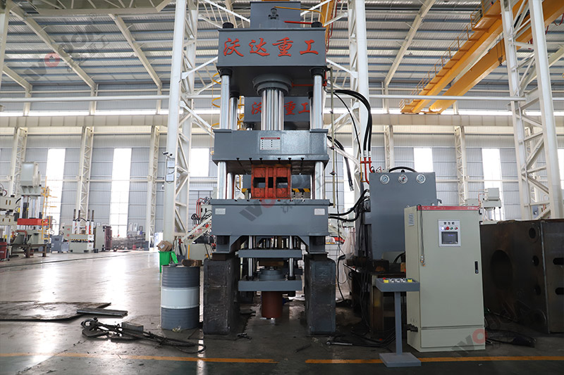 315噸拉伸(shēn)液壓機(jī) 315噸拉伸(shēn)液壓機(jī)