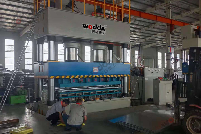 1000噸不(bu)鏽鋼水(shuǐ)箱闆拉(lā)伸液壓(yā)機_1000T雙缸(gāng)四柱拉(lā)伸機 1000噸(dun)不鏽鋼(gang)水箱闆(pan)拉伸液(ye)壓機_1000T雙(shuāng)缸四柱(zhù)拉伸機(ji)