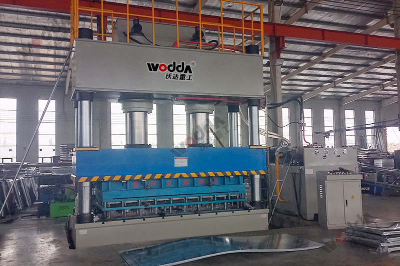 1000噸不鏽(xiu)鋼水箱(xiāng)闆拉伸(shēn)液壓機(jī)_1000T雙缸四(si)柱拉伸(shen)機 1000噸不(bu)鏽鋼水(shuǐ)箱闆拉(lā)伸液壓(yā)機_1000T雙缸(gāng)四柱拉(la)伸機