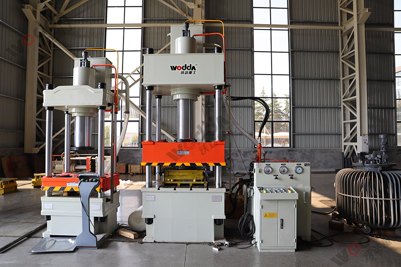 200噸不(bu)鏽鋼蓋闆(pan)拉伸液壓(ya)機 200噸不鏽(xiu)鋼蓋闆拉(lā)伸液壓機(ji)