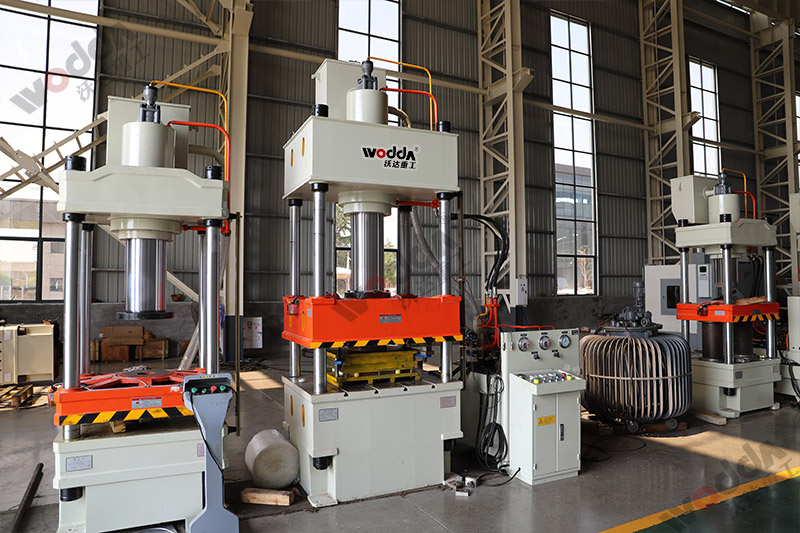 200噸不鏽鋼(gāng)蓋闆拉伸(shen)液壓機 200噸(dūn)不鏽鋼蓋(gài)闆拉伸液(yè)壓機