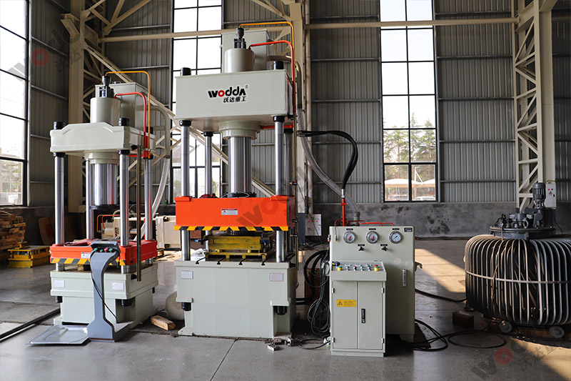 200噸不(bú)鏽鋼蓋闆(pǎn)拉伸液壓(ya)機 200噸不鏽(xiu)鋼蓋闆拉(lā)伸液壓機(ji)