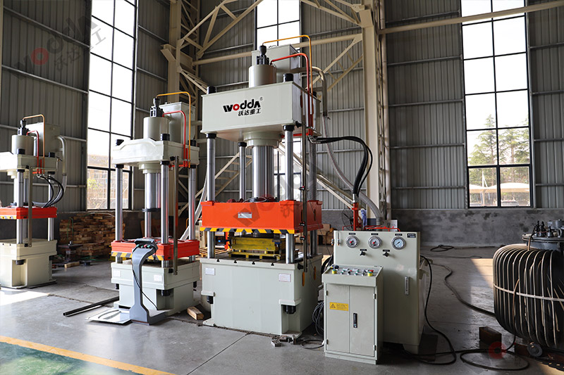 200噸不鏽鋼薄闆(pǎn)拉伸液壓機 200噸(dun)不鏽鋼薄闆拉(lā)伸液壓機