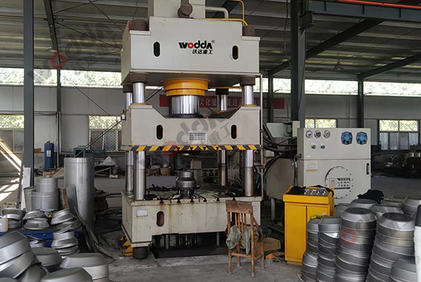 500噸不鏽鋼(gāng)封頭拉伸液(ye)壓機 500噸不鏽(xiù)鋼封頭拉伸(shen)液壓機