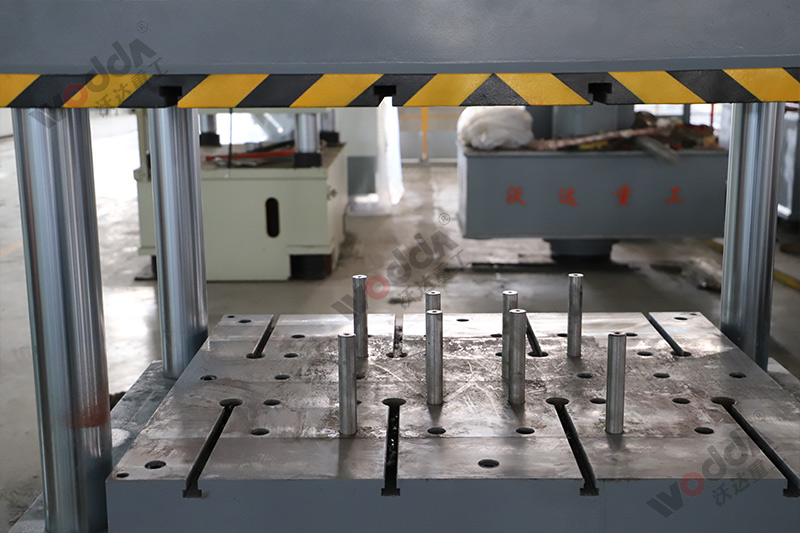 250噸拉(lā)伸機工作台(tai) 250噸拉伸機工(gōng)作台