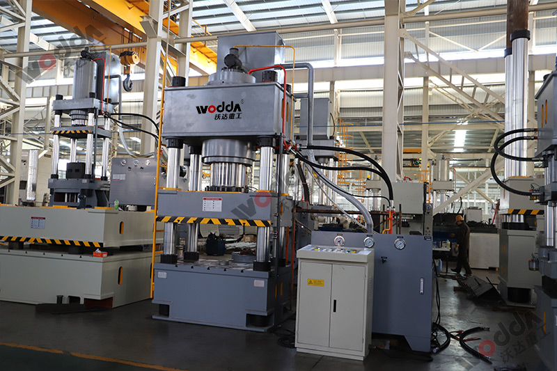 630噸拉伸液(ye)壓機 630噸拉伸(shēn)液壓機