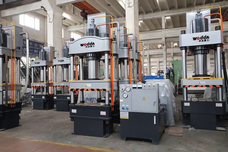 200噸(dūn)汽車配件拉伸液(yè)壓機 200噸汽車配件(jian)拉伸液壓機