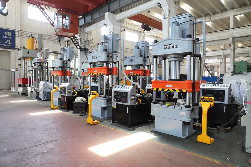 200噸汽車配件拉(lā)伸液壓機 200噸汽車(chē)配件拉伸液壓機(ji)