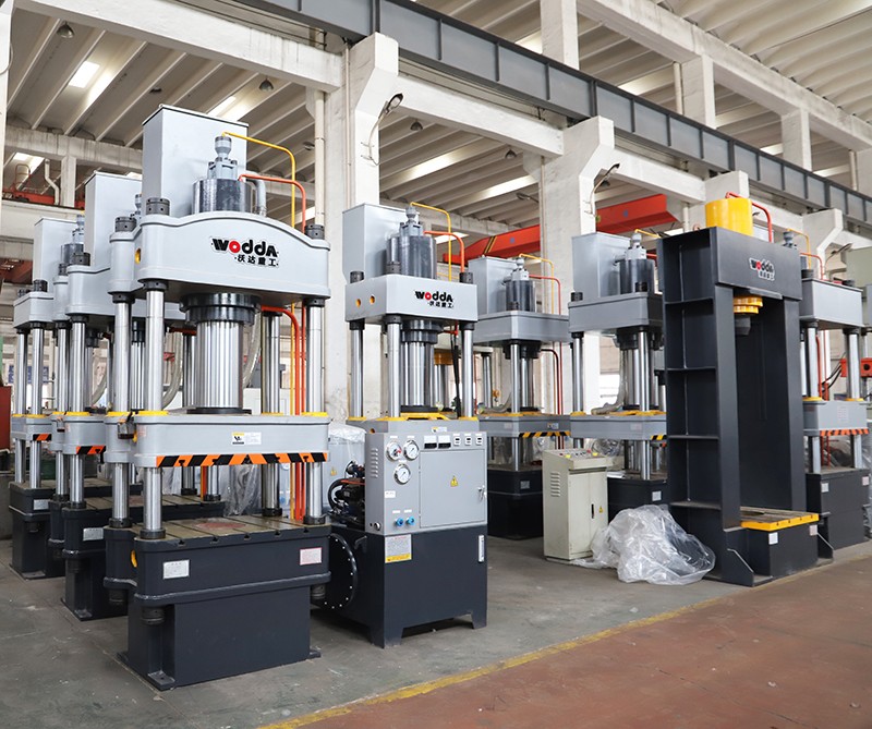 200噸汽(qi)車配件拉伸液壓(yā)機 200噸汽車配件拉(la)伸液壓機