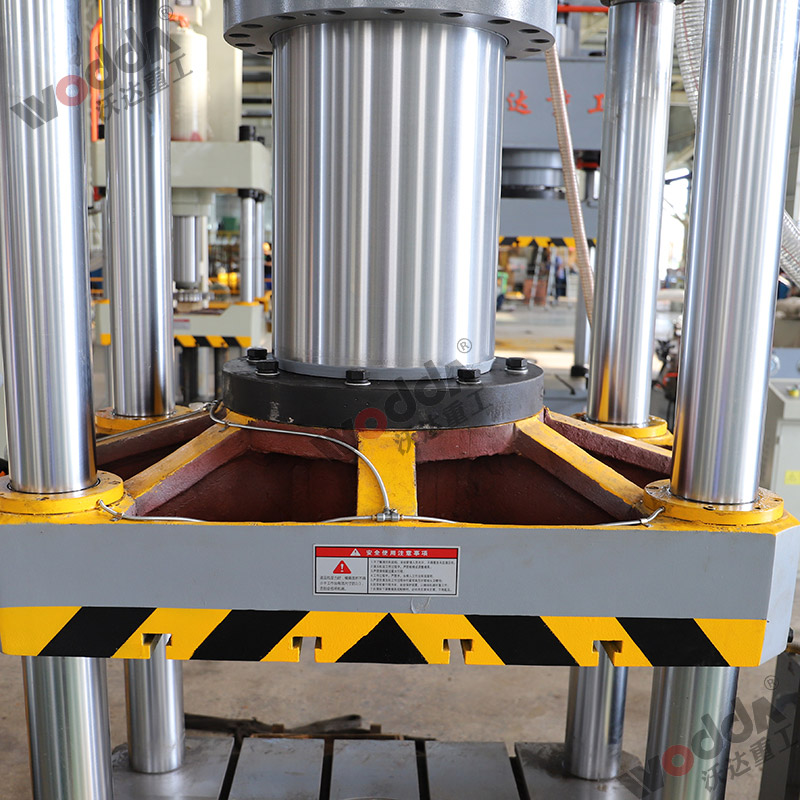 315噸拉(la)伸液壓機(jī)油缸 315噸拉(la)伸液壓機(jī)油缸