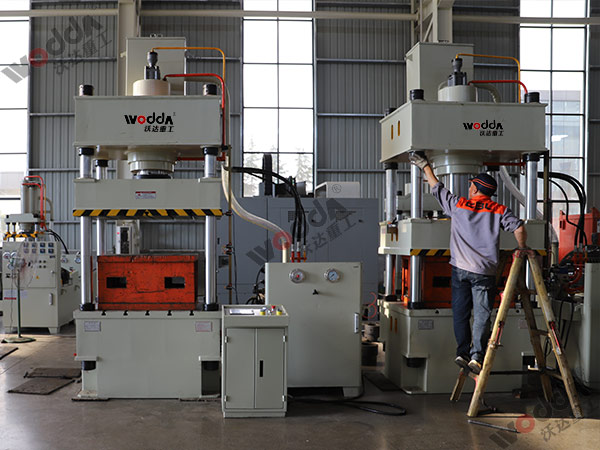 200噸拉伸(shēn)液壓機 200噸拉(la)伸液壓機