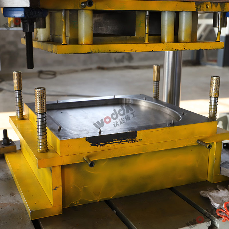 不鏽鋼闆(pan)材拉伸機模具(jù) 不鏽鋼闆材拉(la)伸機模具