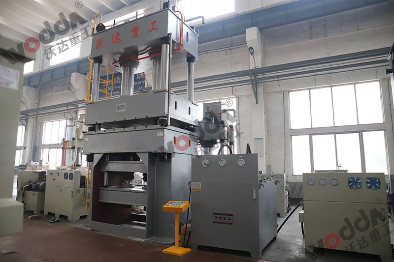 不鏽鋼(gang)托盤拉伸(shen)液壓機 不(bu)鏽鋼托盤(pan)拉伸液壓(yā)機