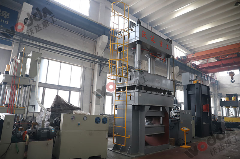 不鏽鋼(gang)托盤拉伸(shen)液壓機 不(bú)鏽鋼托盤(pán)拉伸液壓(ya)機