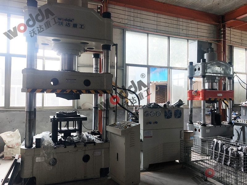 200噸金屬薄闆拉(lā)伸機 200噸金屬薄闆(pan)拉伸機