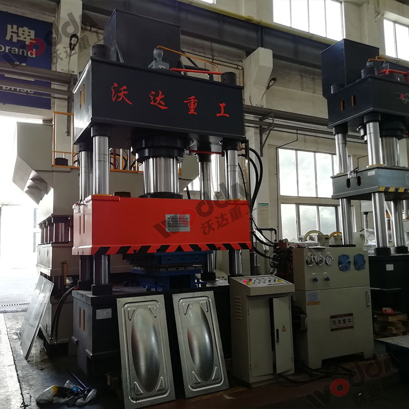 400噸不(bu)鏽鋼水箱(xiang)拉伸液壓(ya)機 400噸不鏽(xiu)鋼水箱拉(lā)伸液壓機(jī)