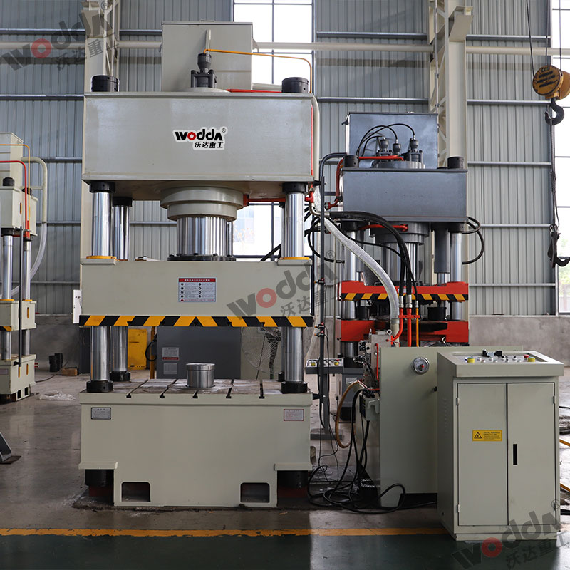 400噸不鏽(xiu)鋼水箱闆拉(la)伸液壓機 400噸(dūn)不鏽鋼水箱(xiāng)闆拉伸液壓(ya)機