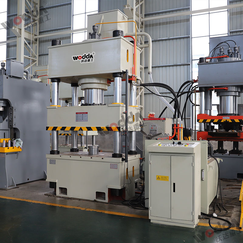 400噸不鏽鋼(gāng)水箱闆拉伸(shēn)液壓機 400噸不(bu)鏽鋼水箱闆(pan)拉伸液壓機(jī)