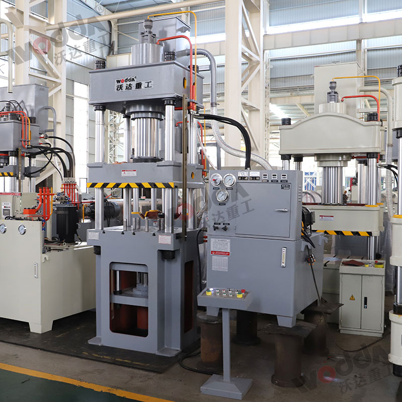 200噸金(jīn)屬薄闆拉伸液(yè)壓機 200噸金屬薄(báo)闆拉伸液壓機(jī)