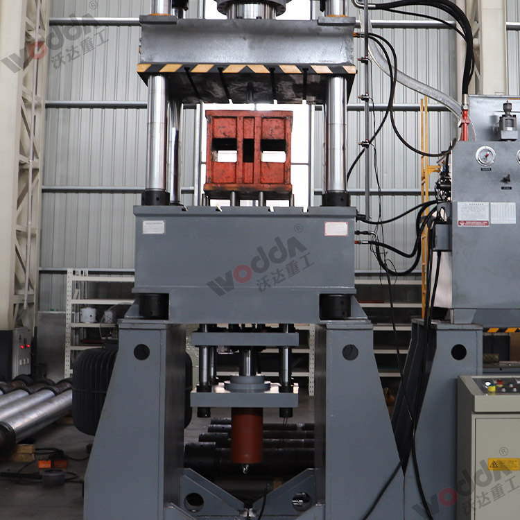 400噸液壓(yā)機(多頂杆) 400噸液(yè)壓機(多頂杆)