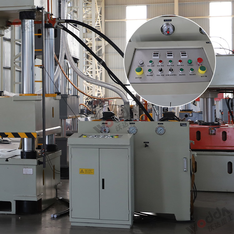 630噸四(sì)柱液壓機(電器(qi)櫃) 630噸四柱液壓(yā)機(電器櫃)