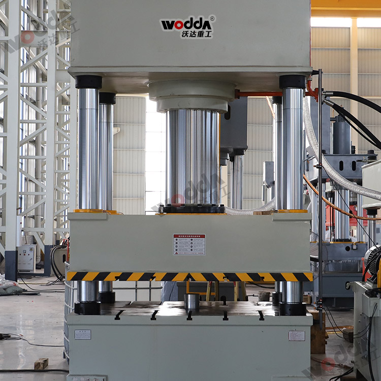 630噸四柱液壓機(ji)機身 630噸四柱液(yè)壓機機身