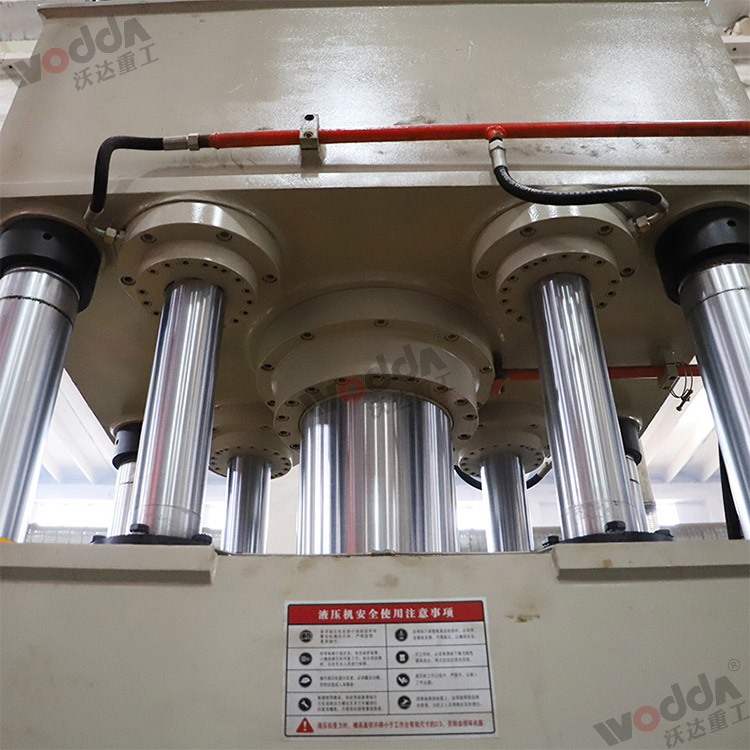 封頭(tou)液壓機油缸(gang) 封頭液壓機(jī)油缸