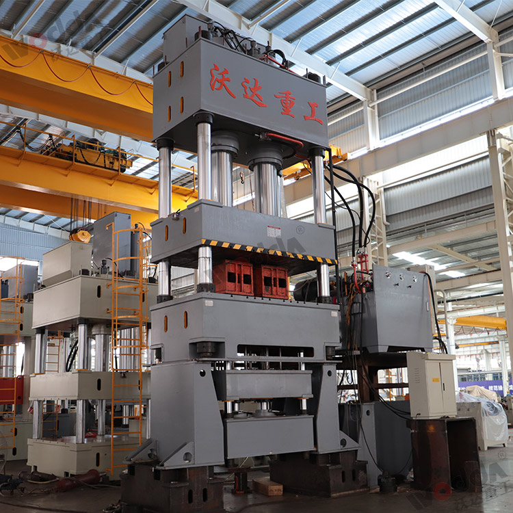 1000噸(dūn)液壓墊(niàn)（多頂杆(gǎn)）拉伸液(ye)壓機（圖(tu)3）