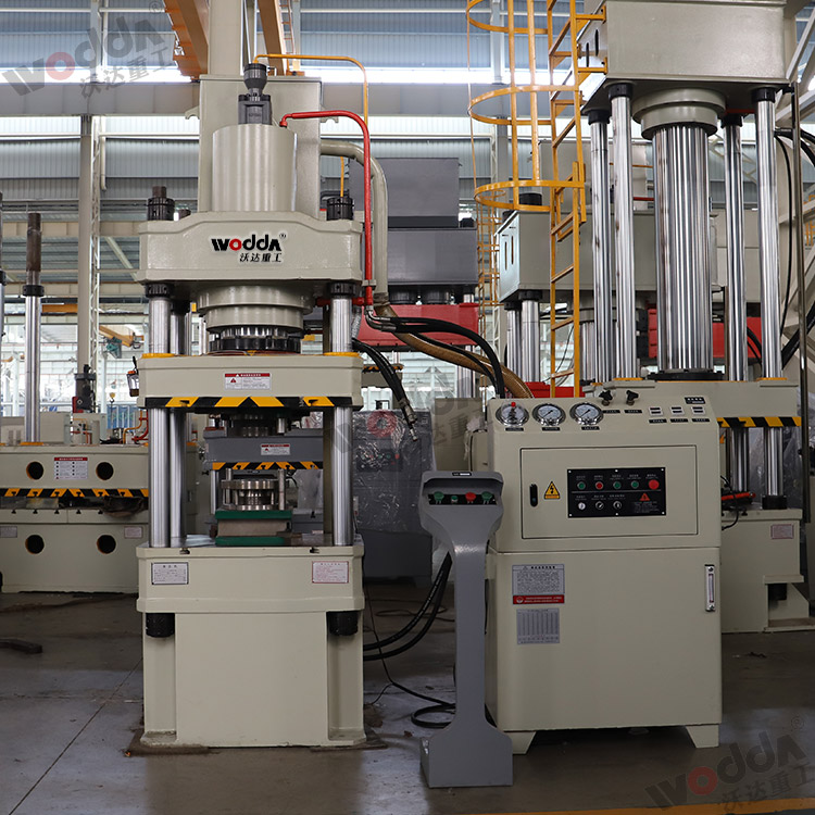 200噸下頂缸式(shì)拉伸液壓機整(zheng)機（圖1）