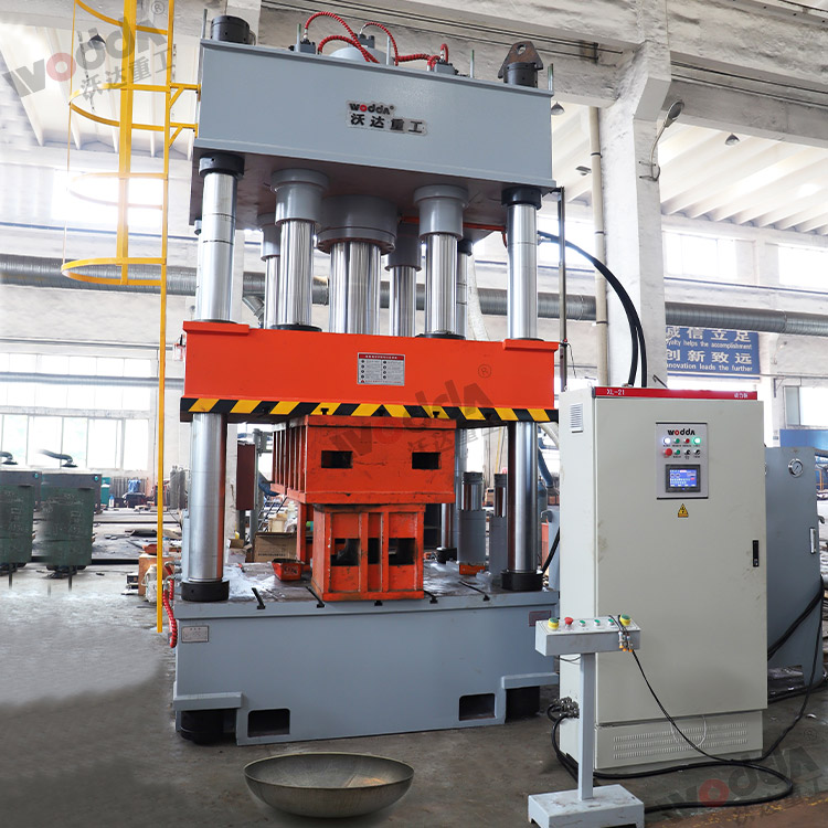 630噸封頭液壓(yā)機(圖2) 630噸封頭(tóu)液壓機(圖2)