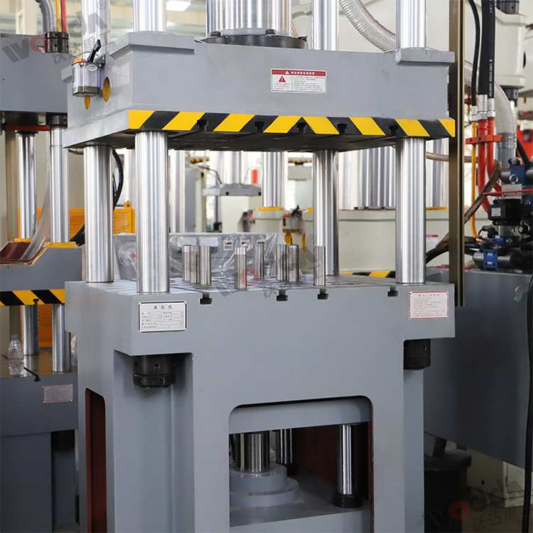 200噸拉伸(shēn)液壓機(多頂杆(gan)) 200噸拉伸液壓機(jī)(多頂杆)