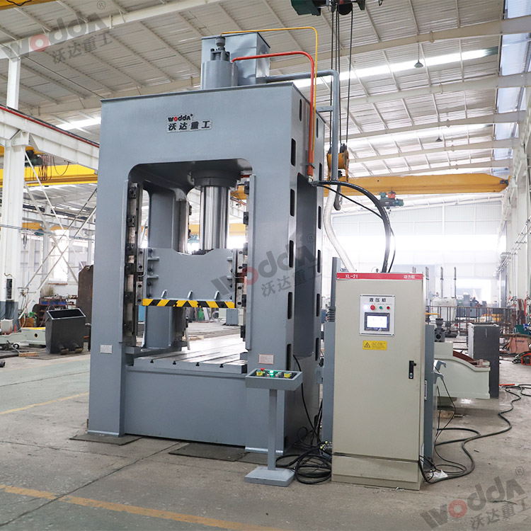 200噸(dūn)框架液(yè)壓機(圖(tú)3) 200噸框架(jià)液壓機(jī)(圖3)