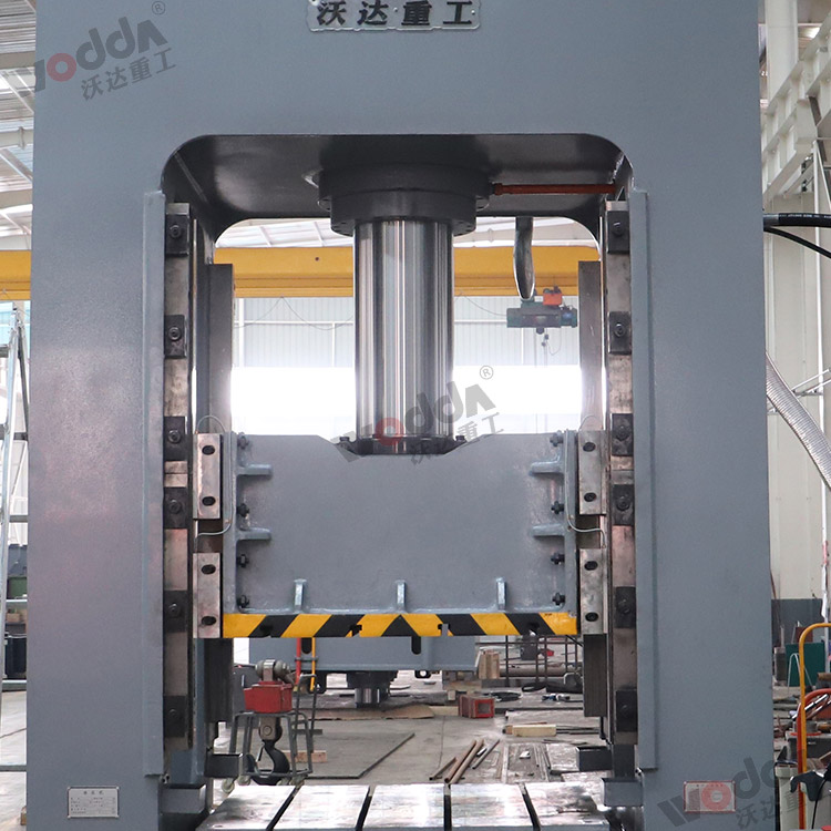 200噸(dūn)框架液(ye)壓機(滑(huá)塊,導軌(gui)) 200噸框架(jià)液壓機(ji)(滑塊,導(dǎo)軌)