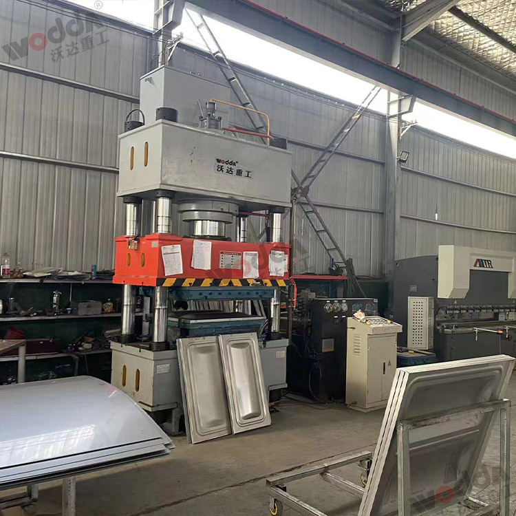 拉伸不鏽(xiu)鋼水箱液壓機(jī)