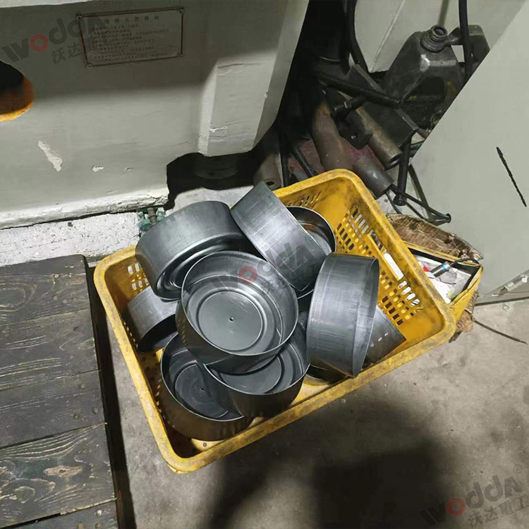 315噸(dun)上置液壓墊(niàn)拉伸液壓機(jī)拉伸産品