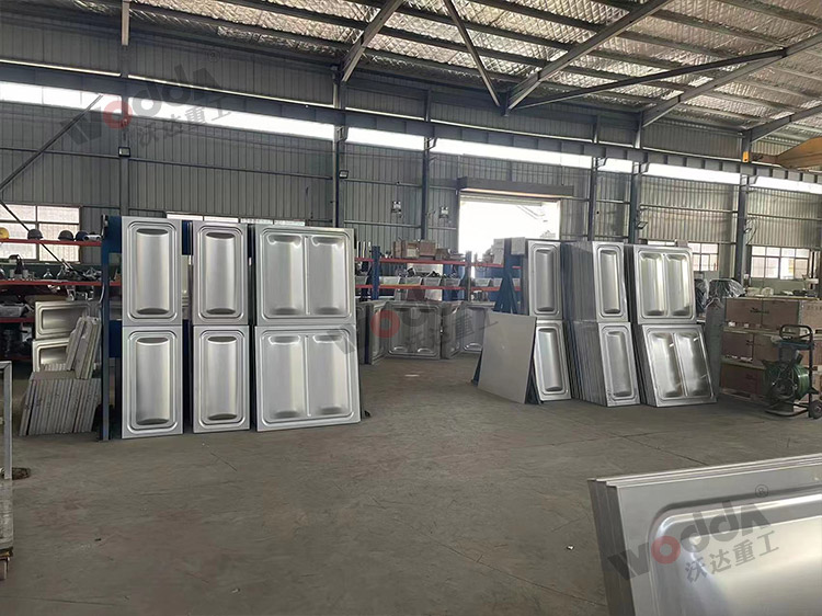 不(bu)鏽鋼水(shui)箱沖壓(yā)闆 不鏽(xiu)鋼水箱(xiang)沖壓闆(pǎn)