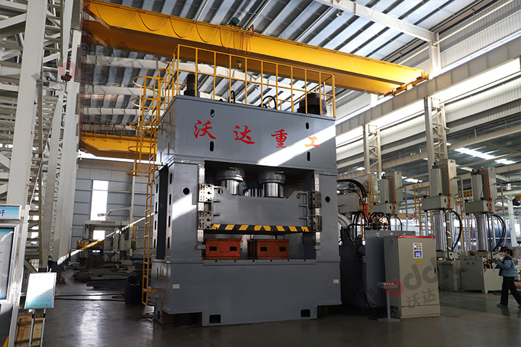 2000噸框架液(ye)壓機(圖2) 2000噸(dun)框架液壓(yā)機(圖2)