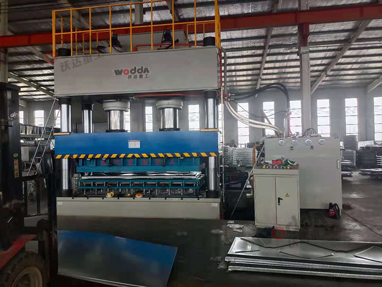 1000噸不鏽鋼水(shui)箱闆拉伸液壓(ya)機(圖1) 1000噸不鏽鋼(gang)水箱闆拉伸液(ye)壓機(圖1)