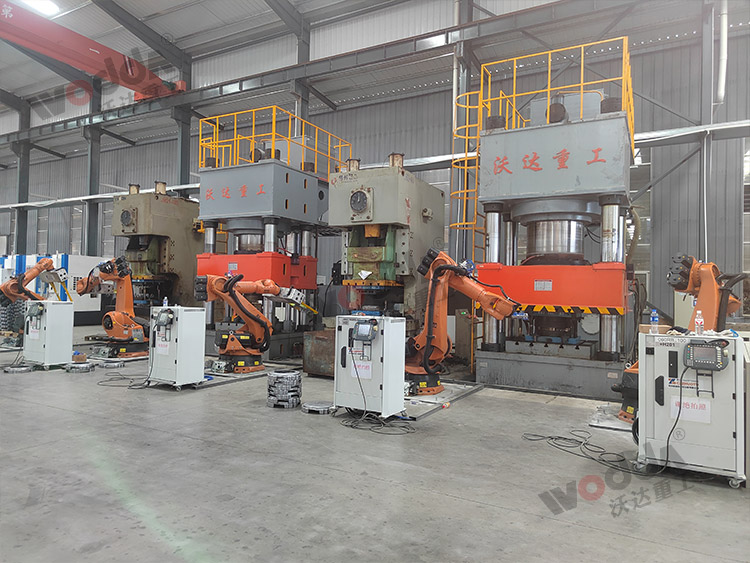 2000噸汽車離合器(qi)外殼拉伸液壓機(ji)客戶現場.jpg 2000噸汽車(chē)離合器外殼拉伸(shēn)液壓機客戶現場(chǎng).jpg