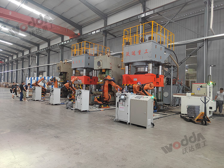 2000噸汽車離合(he)器外殼拉伸液壓(yā)機加工現場.jpg 2000噸汽(qì)車離合器外殼拉(la)伸液壓機加工現(xian)場.jpg