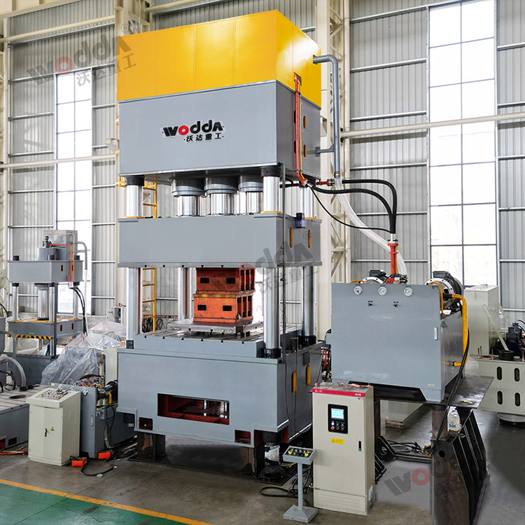 1500噸(dun)三梁四柱(zhu)液壓機 1500噸(dun)三梁四柱(zhù)液壓機