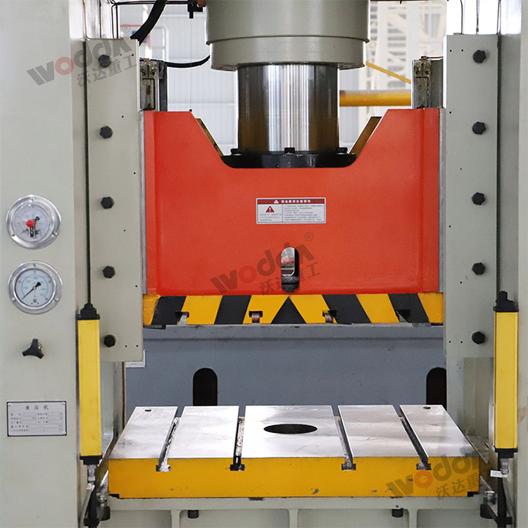 200噸框架式液(ye)壓機(活塞與工(gong)作台) 200噸框架式(shi)液壓機(活塞與(yǔ)工作台)