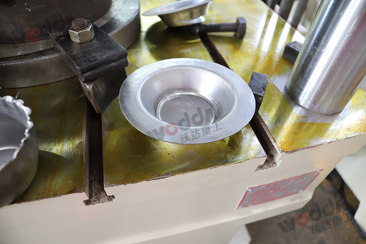 200噸液壓機加工金(jīn)屬托盤成品.jpg 200噸液(yè)壓機加工金屬托(tuō)盤成品.jpg